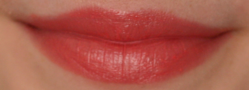 L'Oreal Rouge Caresse Coral Calling
